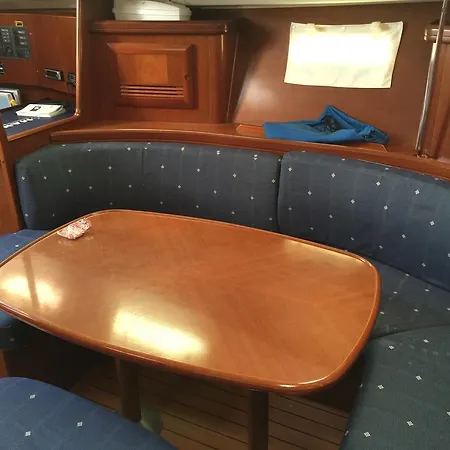 Boat ספינת מלון *